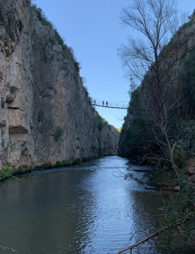 Senderismo Puentes colgantes Chulilla Valencia by Serranía Aventura