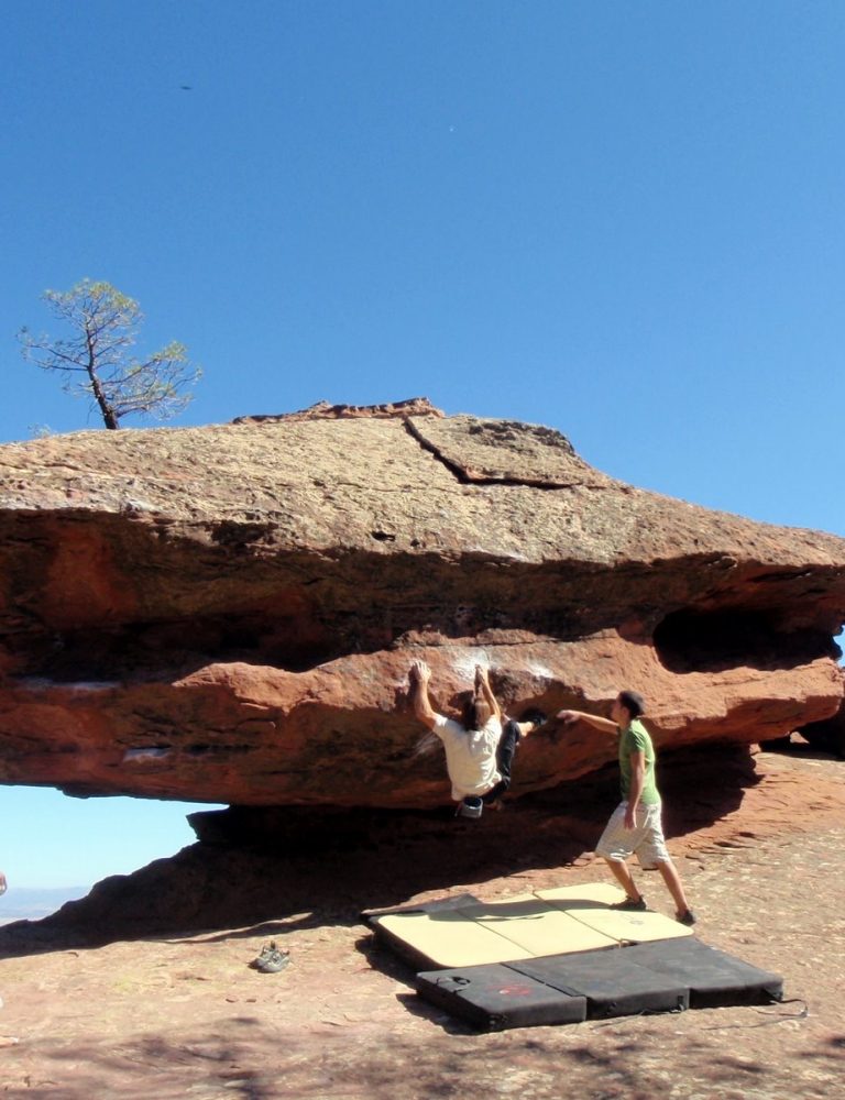 Escalada en bloque Boulder Albarracín by Serranía Aventura
