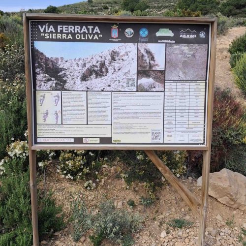 Vía ferrata Sierra Oliva Caudete Albacete by Serranía Aventura