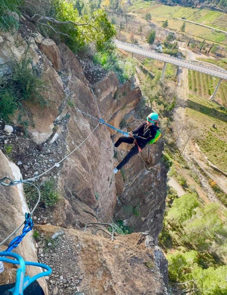 Vía ferrata La Mina Villahermosa del Río by Serranía Aventura